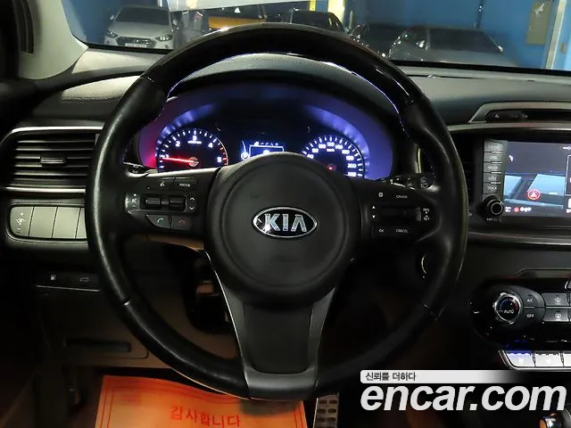 Kia Sorento — фото 8