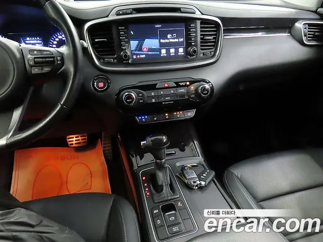 Kia Sorento — фото 9