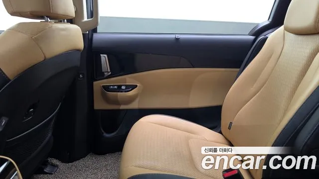 Kia Carnival — фото 11