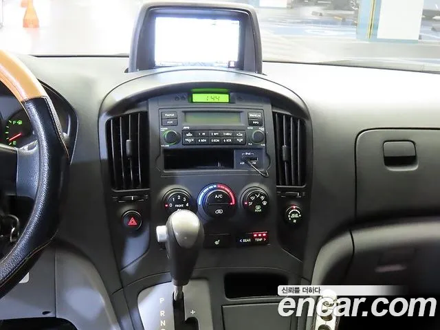 Hyundai Starex — фото 11