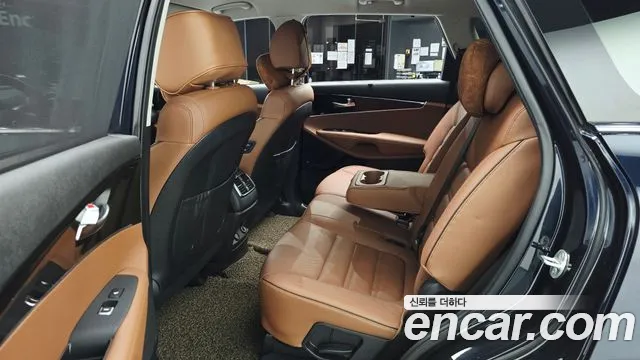 Kia Sorento — фото 12