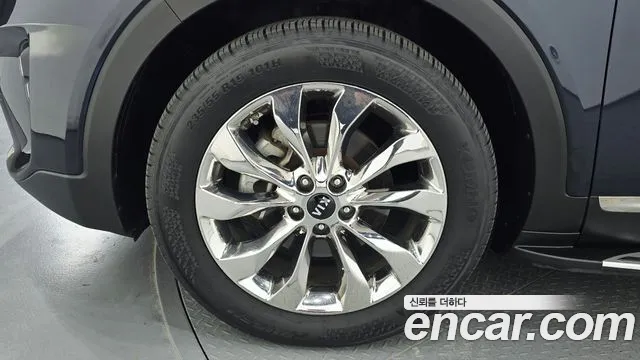 Kia Sorento — фото 5