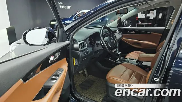Kia Sorento — фото 10
