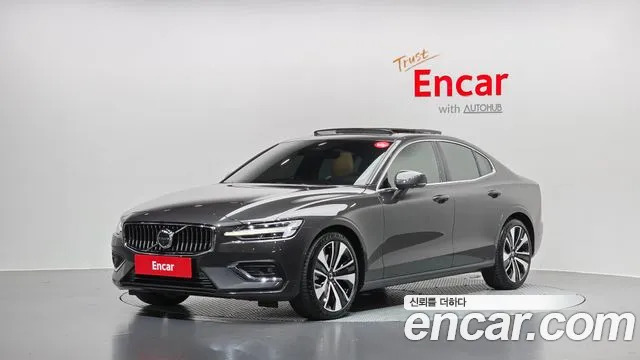 Volvo S60 — фото 1