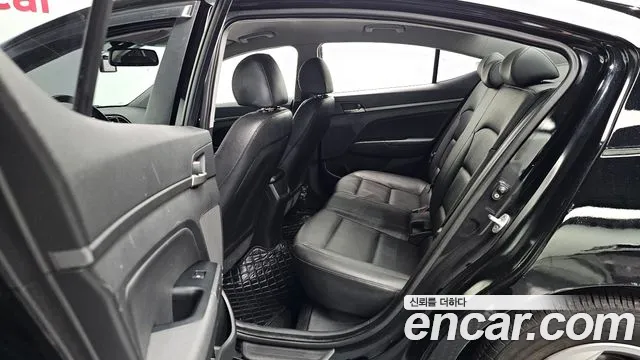 Hyundai Avante — фото 10