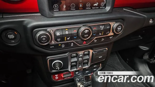 Jeep Wrangler — фото 19