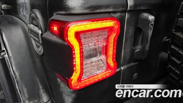 Jeep Wrangler — фото 23