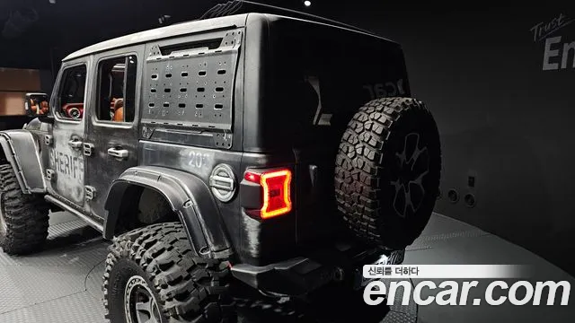 Jeep Wrangler — фото 35