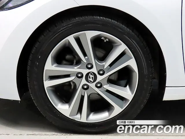 Hyundai Avante — фото 11