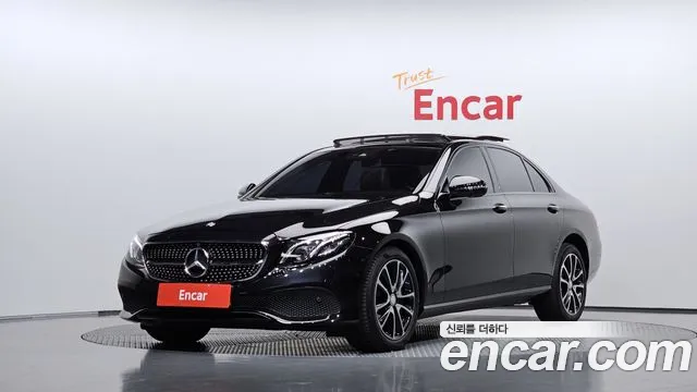Mercedes-Benz E-Class — фото 1