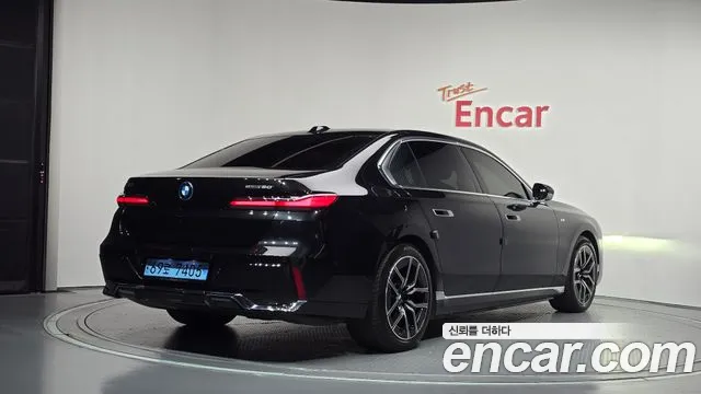 BMW i7 — фото 2