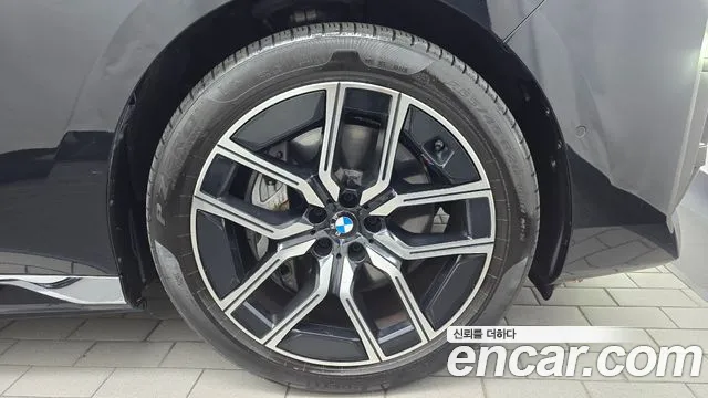 BMW i7 — фото 21