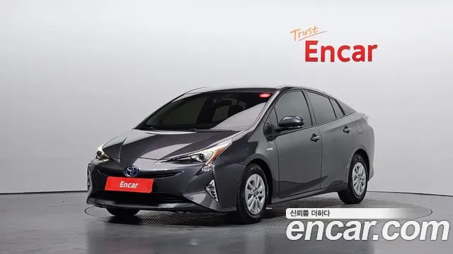 Toyota Prius — фото 1