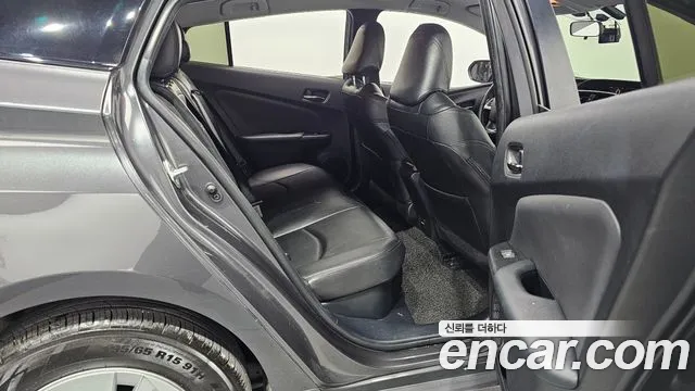 Toyota Prius — фото 11