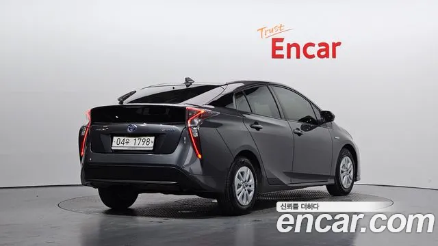 Toyota Prius — фото 2