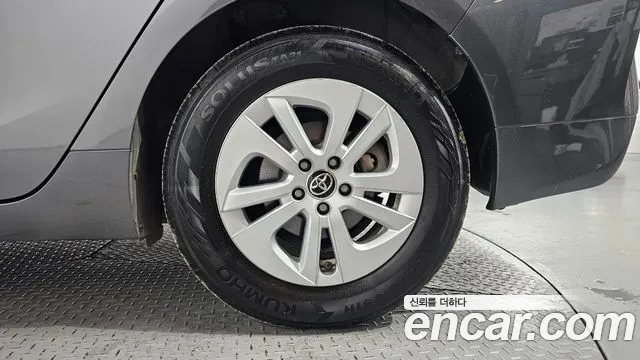 Toyota Prius — фото 5