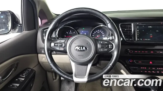 Kia Carnival — фото 15
