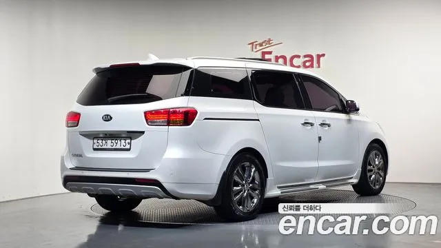 Kia Carnival — фото 2