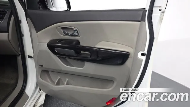 Kia Carnival — фото 24