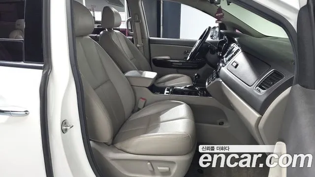 Kia Carnival — фото 26