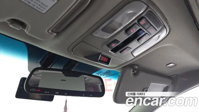 Kia Carnival — фото 28