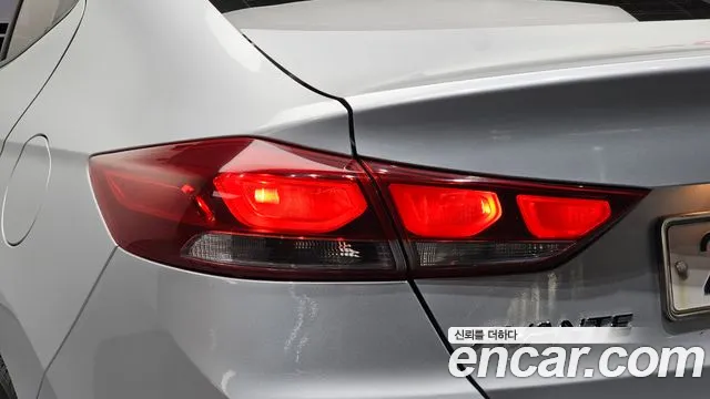 Hyundai Avante — фото 23