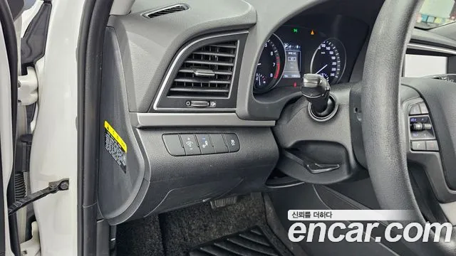 Hyundai Avante — фото 18