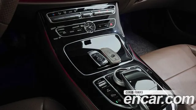 Mercedes-Benz E-Class — фото 18