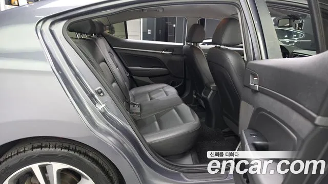 Hyundai Avante — фото 12