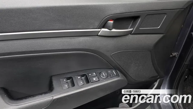 Hyundai Avante — фото 17