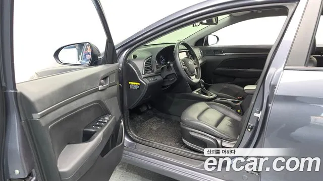 Hyundai Avante — фото 10