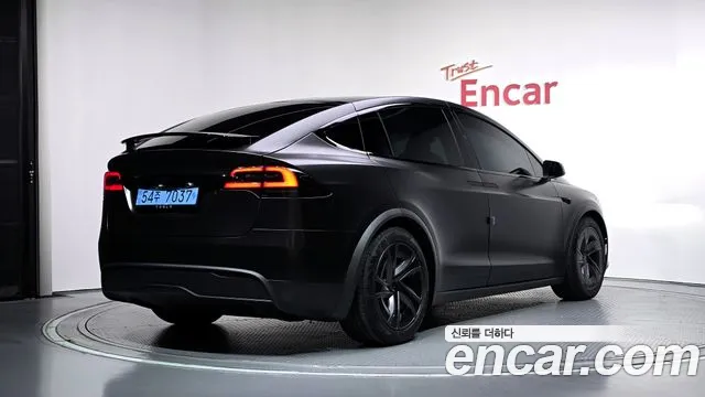 Tesla Model X — фото 2