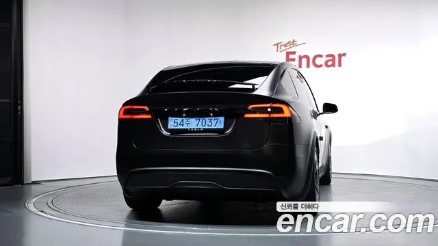 Tesla Model X — фото 4
