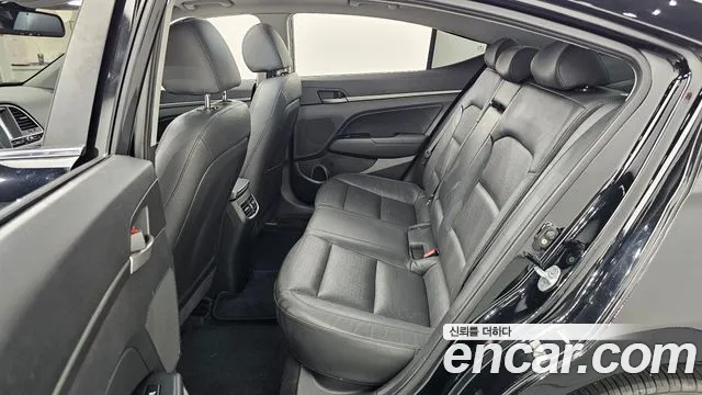 Hyundai Avante — фото 12