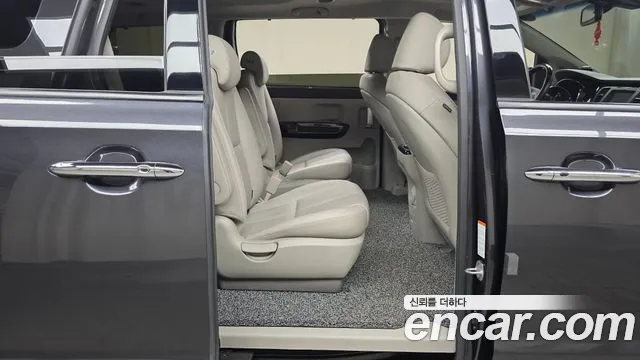 Kia Carnival — фото 11