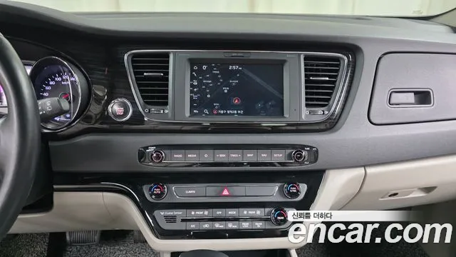 Kia Carnival — фото 13