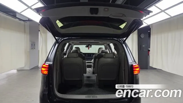 Kia Carnival — фото 17