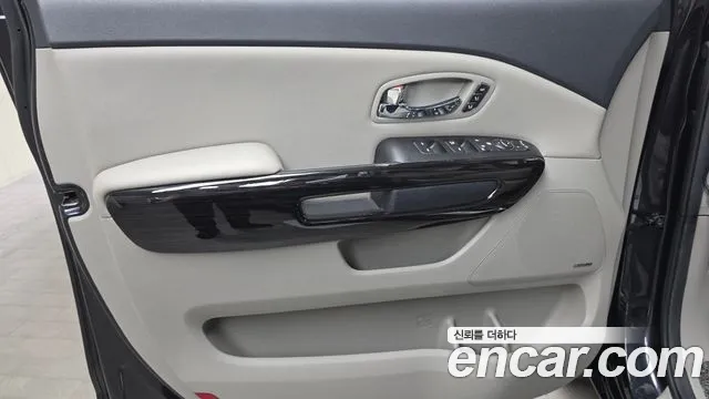 Kia Carnival — фото 24