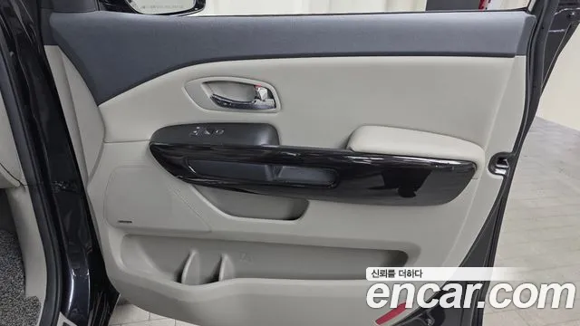 Kia Carnival — фото 25