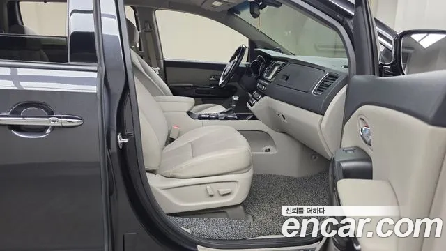 Kia Carnival — фото 26
