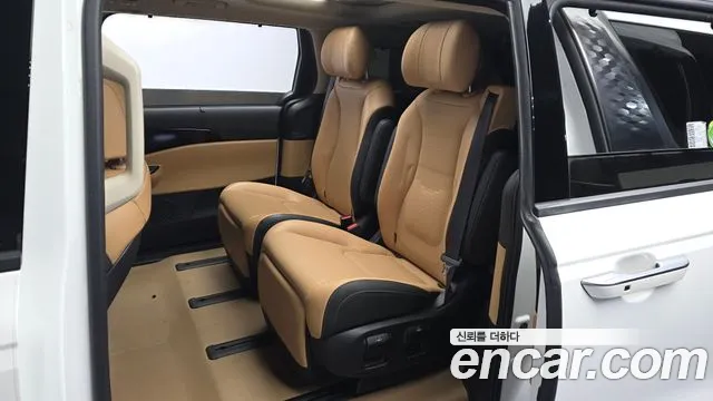 Kia Carnival — фото 10