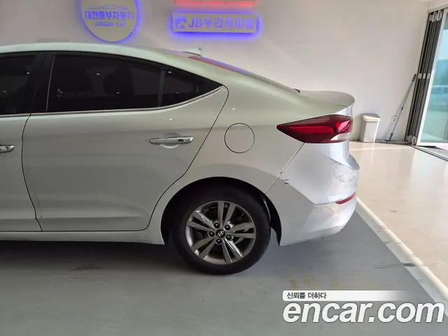 Hyundai Avante — фото 17