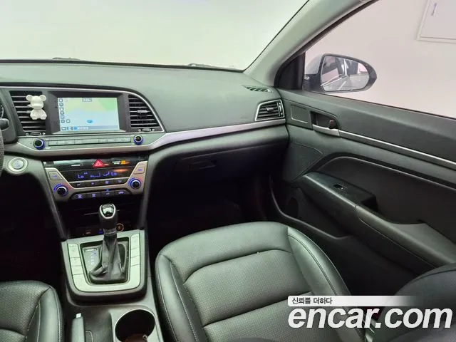 Hyundai Avante — фото 9