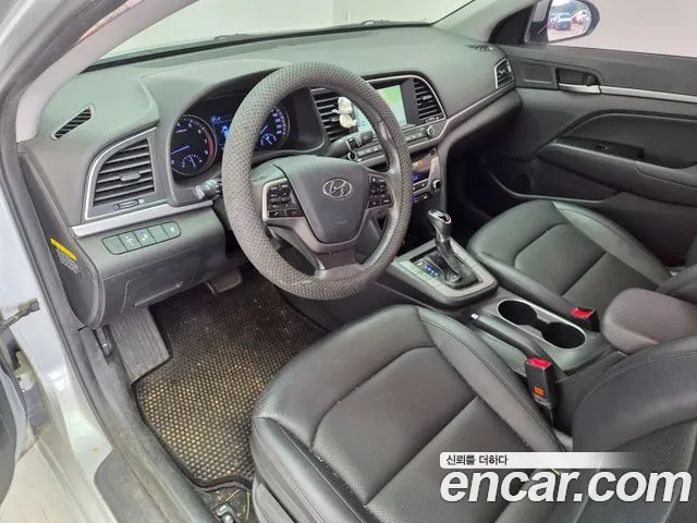Hyundai Avante — фото 10