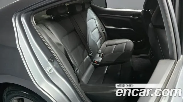 Hyundai Avante — фото 11