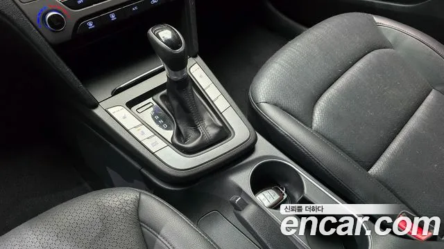 Hyundai Avante — фото 9