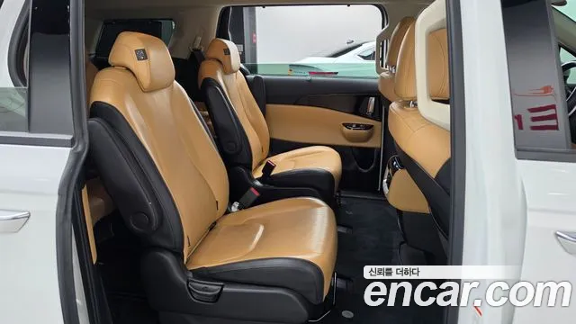 Kia Carnival — фото 11