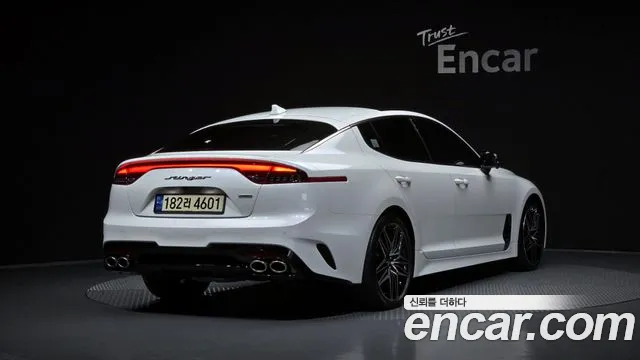 Kia Stinger — фото 1