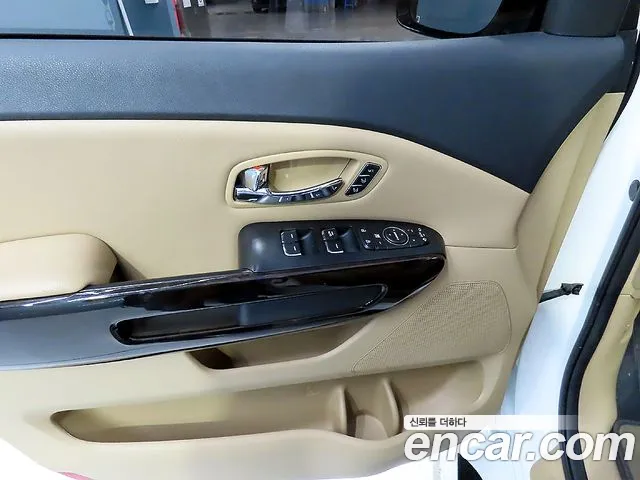 Kia Carnival — фото 12