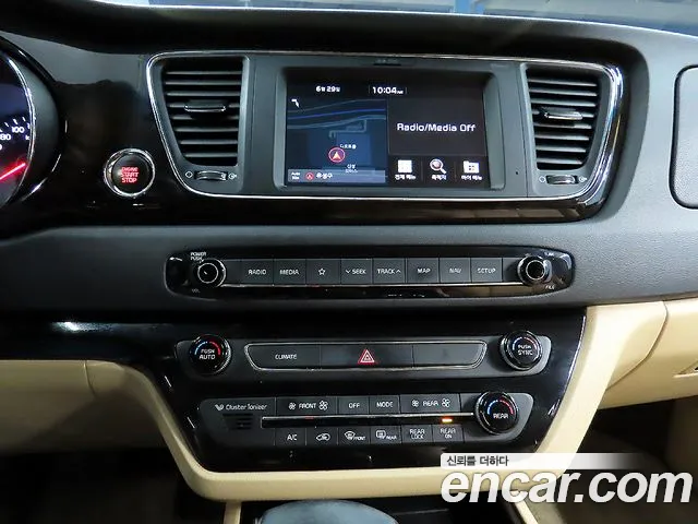 Kia Carnival — фото 10